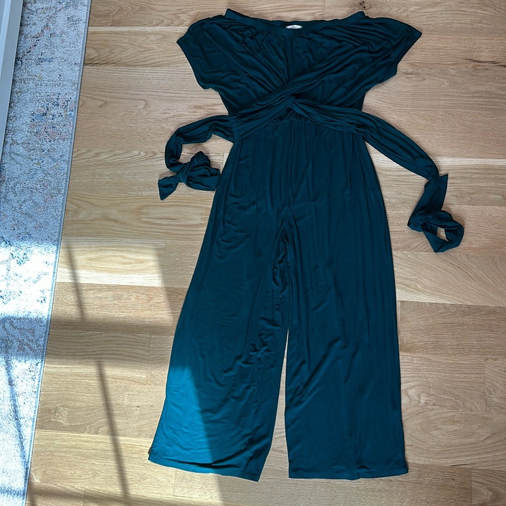 Women’s green jumpsuit size S/M